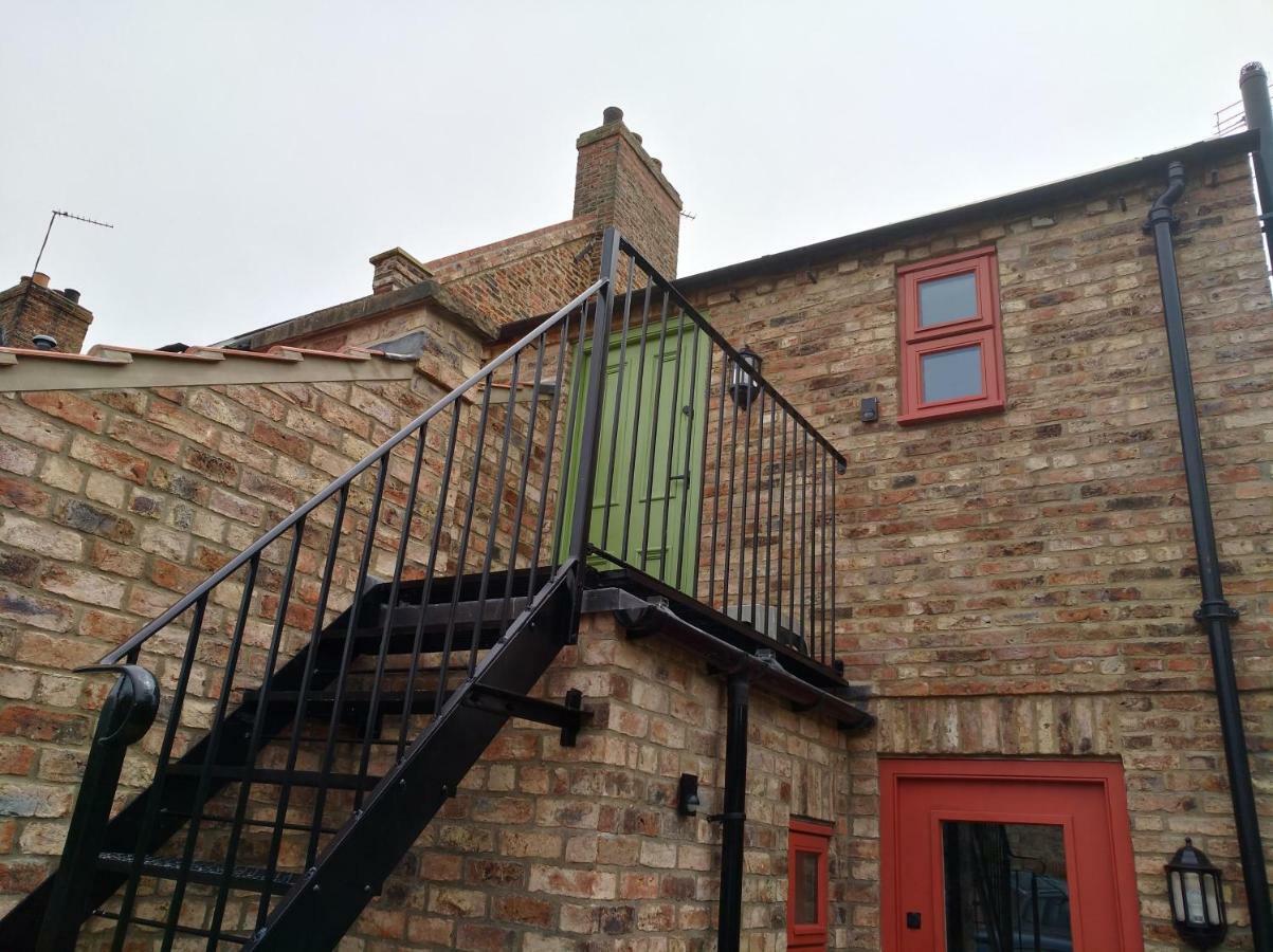 C Farmhouse Accommodation Alne Экстерьер фото