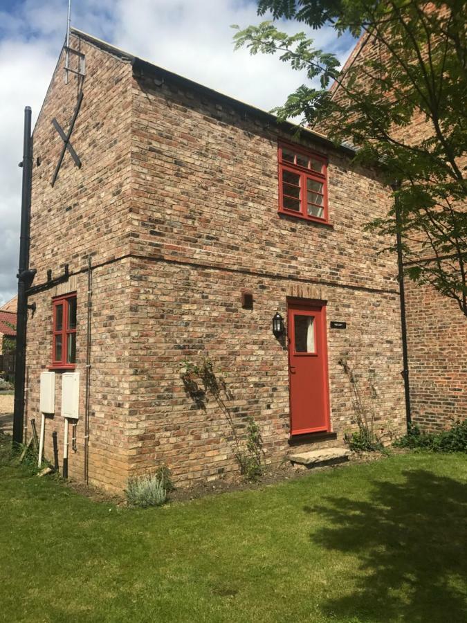 C Farmhouse Accommodation Alne Экстерьер фото