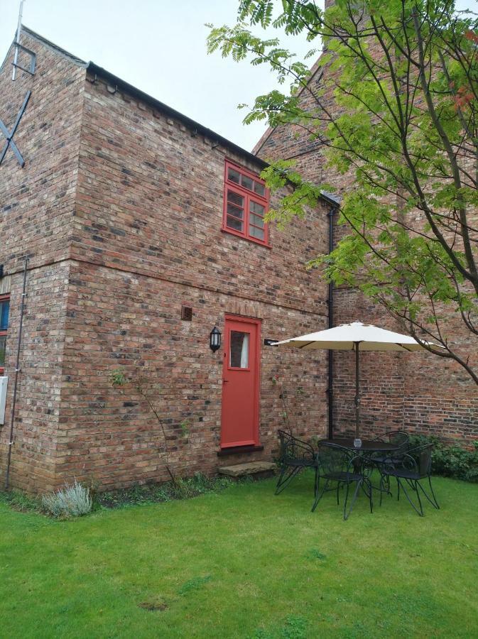 C Farmhouse Accommodation Alne Экстерьер фото